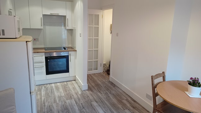 Cosy 1 bed, newly refurbished Tollcross flat Main Photo