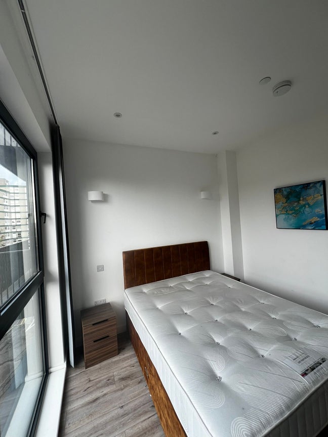 Double Bed/Room available at Uxbridge  Main Photo