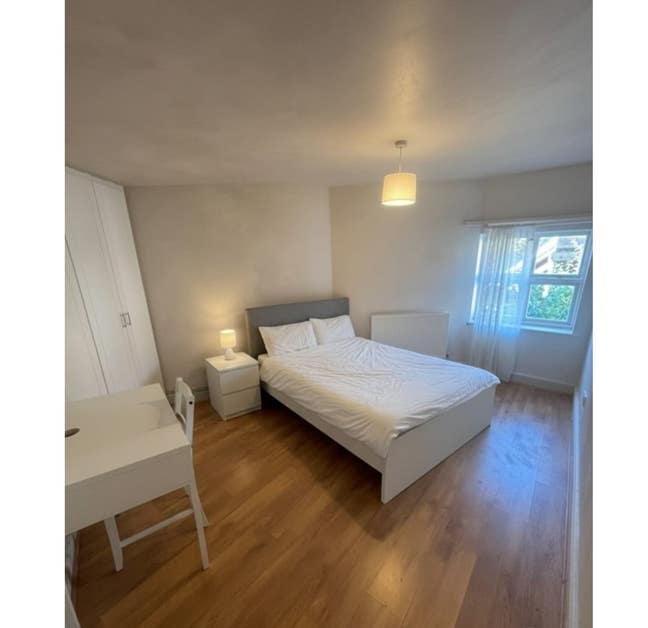 Spacious tranquil room available in Angel Main Photo