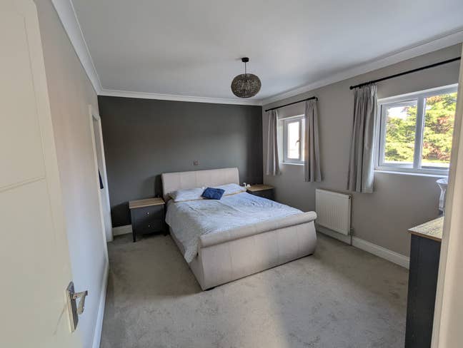 Bright Double Room in Modern 3-Bed Home: All Bills Main Photo