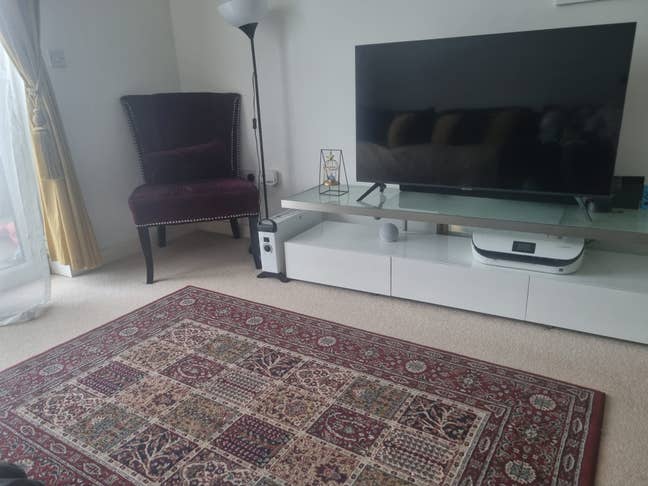 Flatmate to occupy an double room with ensuite. Main Photo