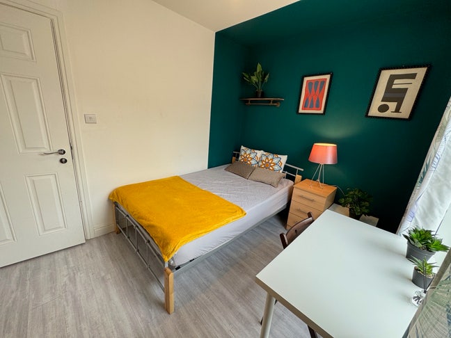 Modern Studio /Ensuite room| Bills Included | RH1 Main Photo