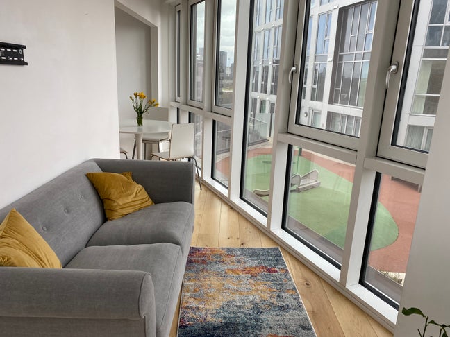 En-Suite Large and Bright Room, Stratford  Main Photo