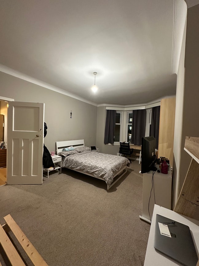 Room for rent in Stockbridge available from 1/12 Main Photo