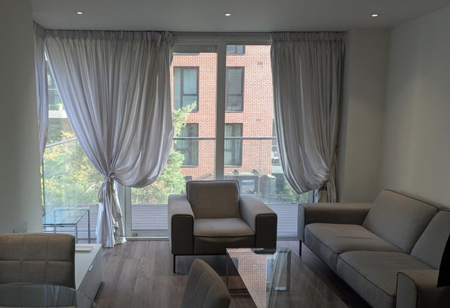 A modern, cozy flat in Hackney Main Photo