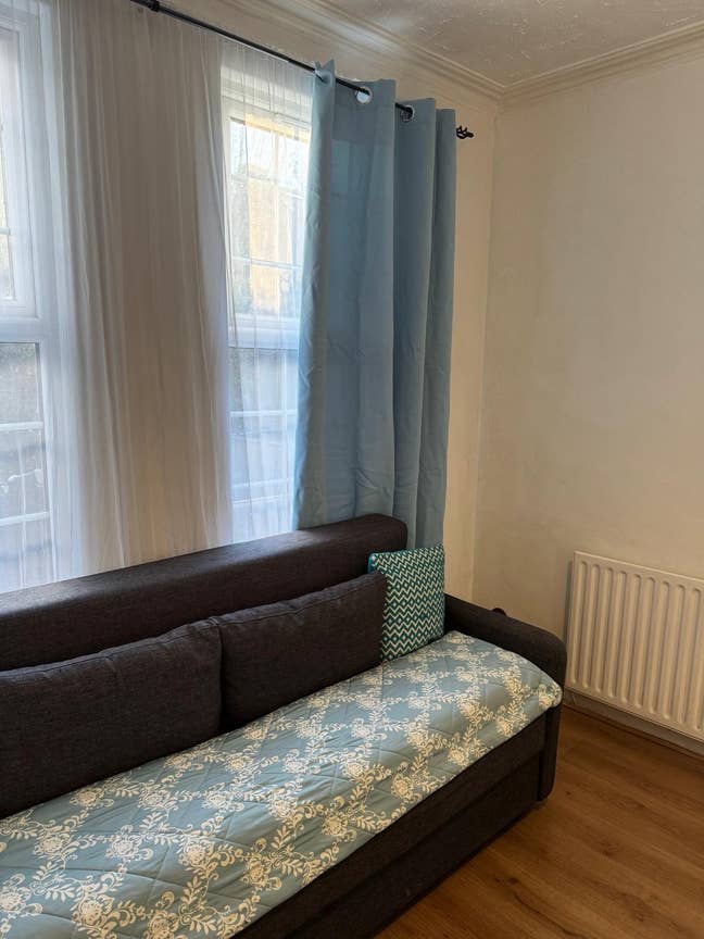 Spacious double Bedrom Available  Main Photo