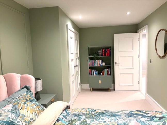 Double room in warm modern house - short term let Main Photo