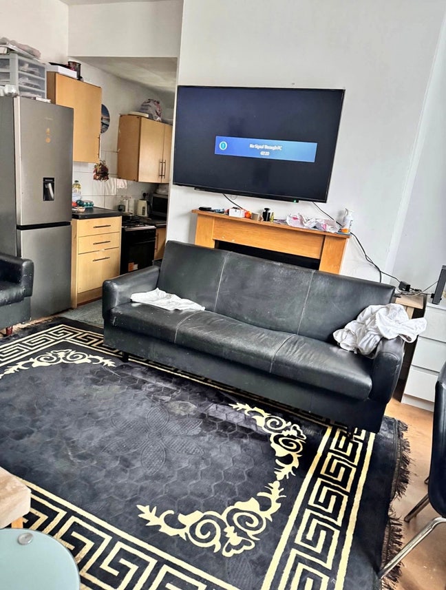 Single Room To let Main Photo