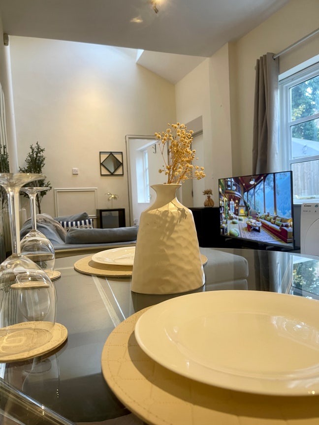 Lux 2 bed flat on 2 floors with a garden Main Photo