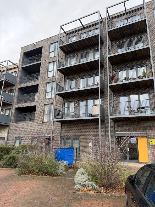 2 bad room rent in opposite Colindale station NW9  Main Photo