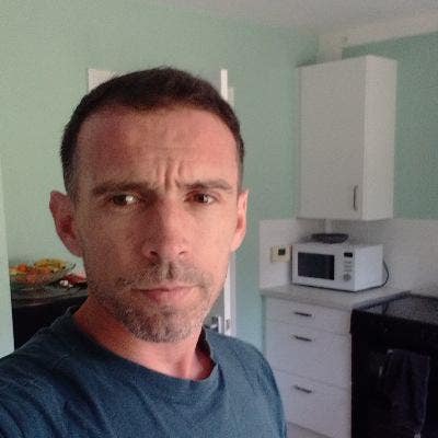 Professional Male seeks a single or double room Main Photo