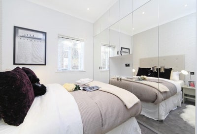 Double Room in Victoria  Main Photo