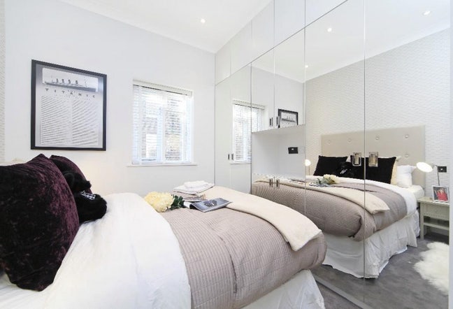 Double Room in Victoria  Main Photo