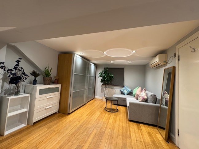 Large Studio-Style Loft Room (20X15ft)(E6, Zone 3) Main Photo