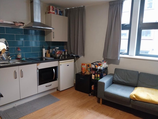 All Bills Included (Except Council Tax) Prime spot Main Photo