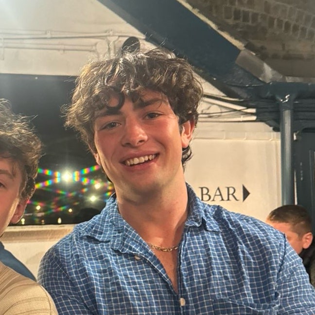 Professional Male seeks a single or double room Main Photo