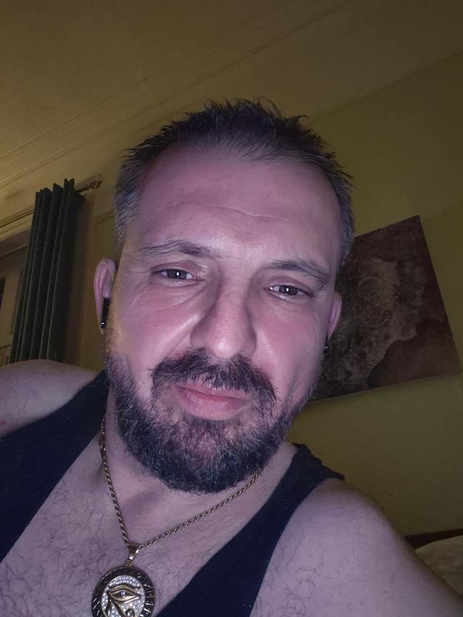 Professional Male seeks a double room Main Photo