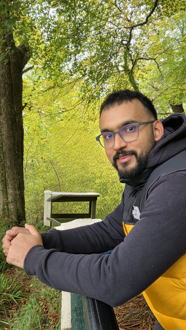 I am a professional male aged 28. I am lookin... Main Photo