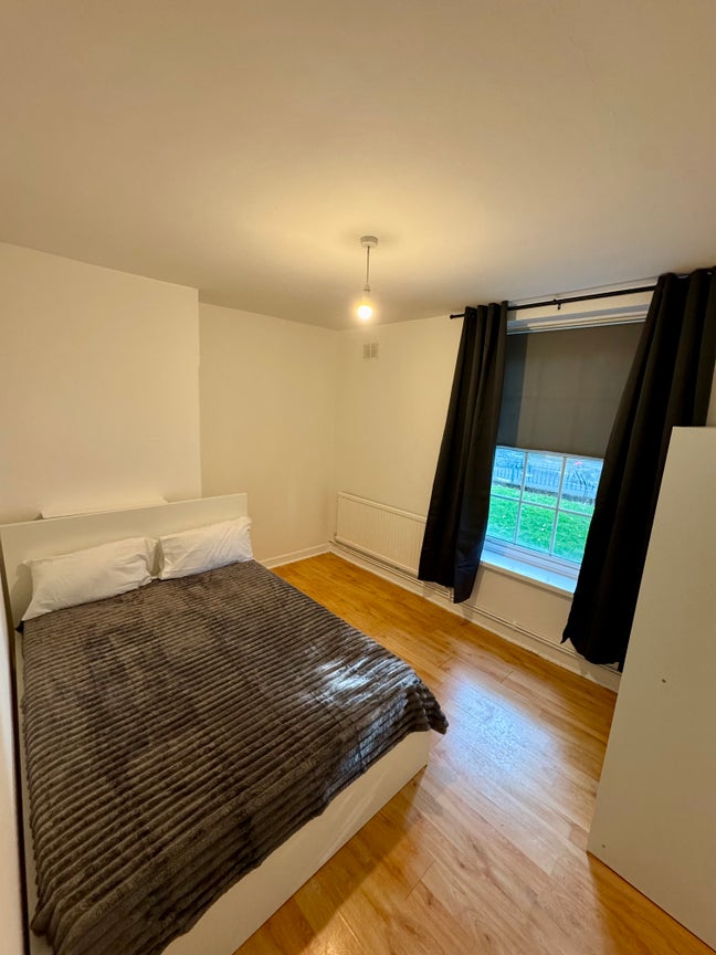 Ground floor flat share off Wandsworth Road  Main Photo