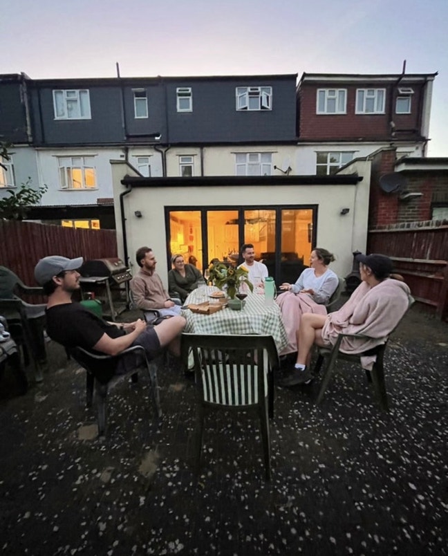 Large double room in friendly houseshare Main Photo