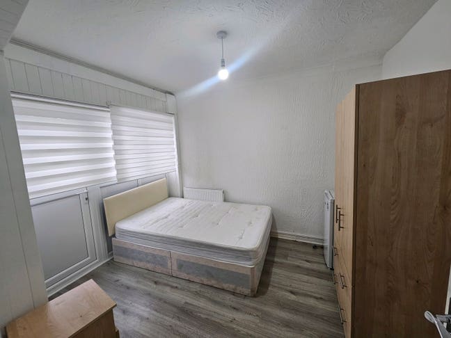 All-Female Shared House - Bright, Spacious Units. Main Photo