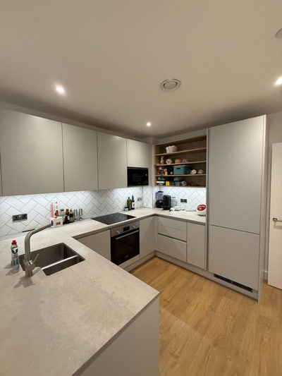 Sunny Room near Canary Wharf  Main Photo