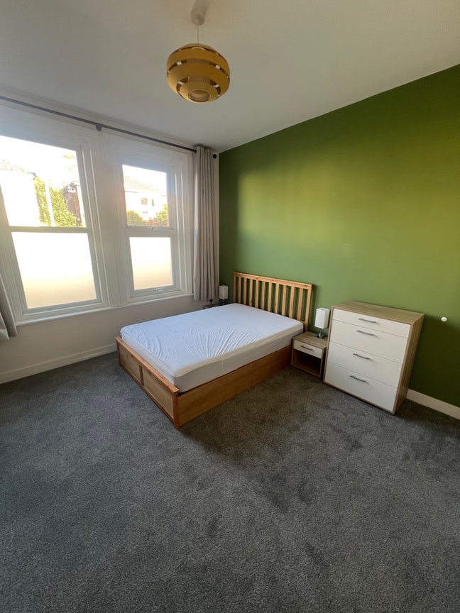 Large En-suite Double Room in Modern Flat Main Photo