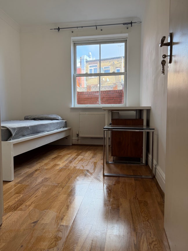 Double Room to to rent in Golders Green  Road Main Photo