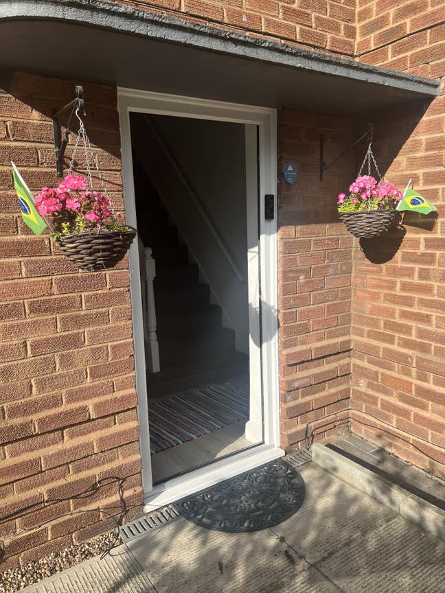 2 Lovely room available  Main Photo