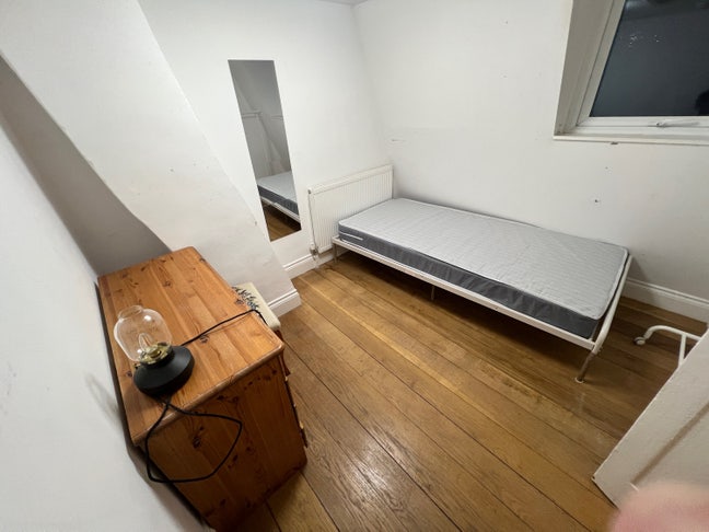 £400 a month room available:) Main Photo