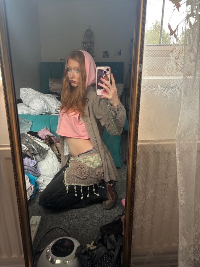 room needed :))) 24f professional Main Photo