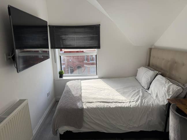  🌟Bright Double Room – Social Living Main Photo