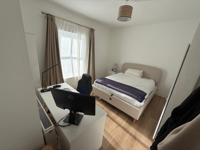 Large Furnished Room King Size Bed in Eccles  Main Photo