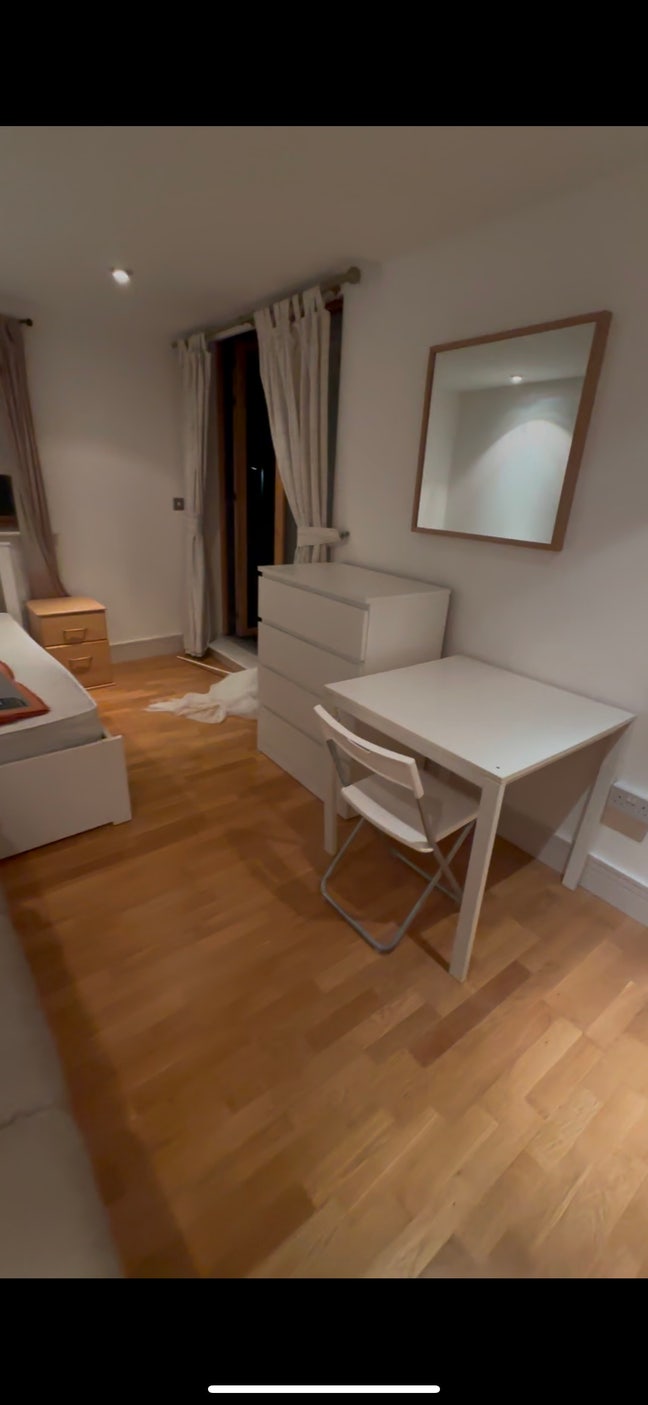 3 double rooms in canary wharf  Main Photo