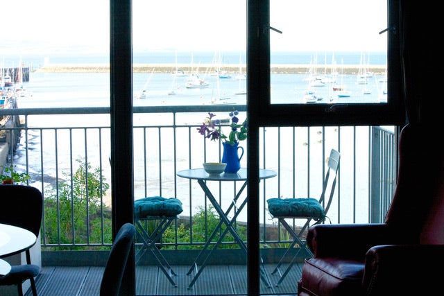 Spacious 2-bedroom Granton apartment with Firth of Main Photo