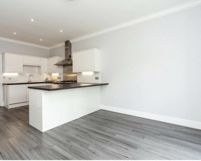 Single / Double Rooms to Let Main Photo