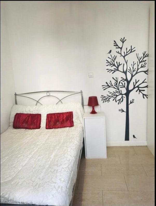 Studio flat -safe-quiet- 5 Min walk to Hendon tube Main Photo
