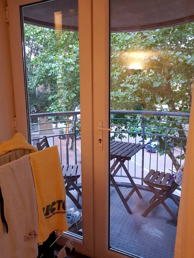 Cozy Bedroom with View Available in Surrey Quays Main Photo