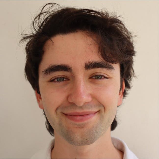 Professional Male seeks a single or double room Main Photo