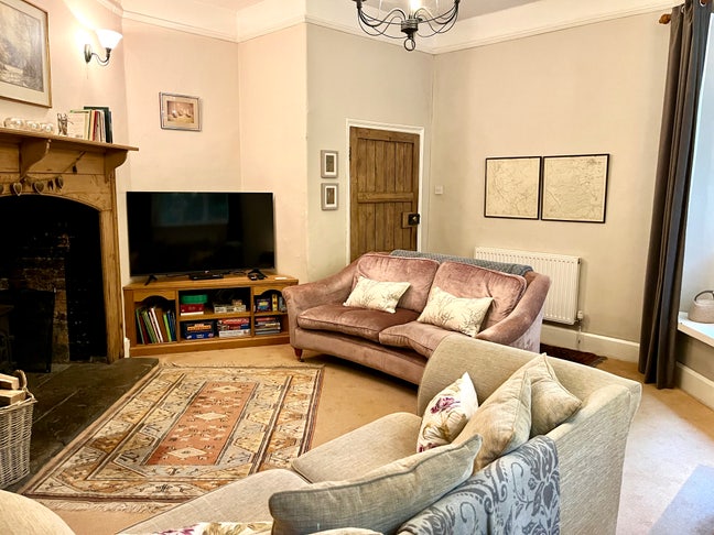 Large double ensuite room in peaceful cottage Main Photo