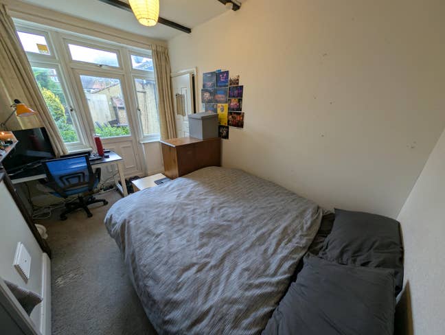 Double room in social flat Main Photo