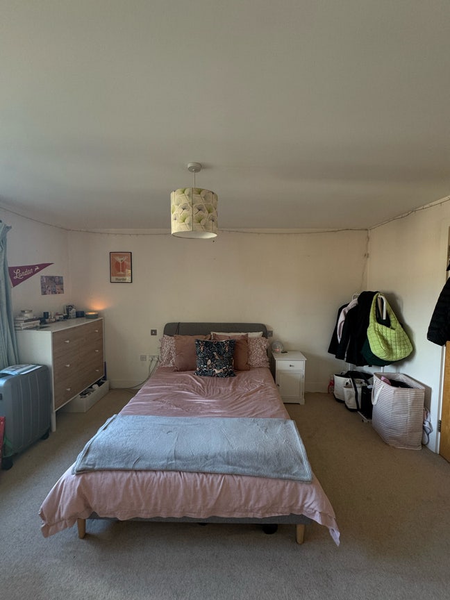 Bright En-suite room in friendly Clapham flat Main Photo