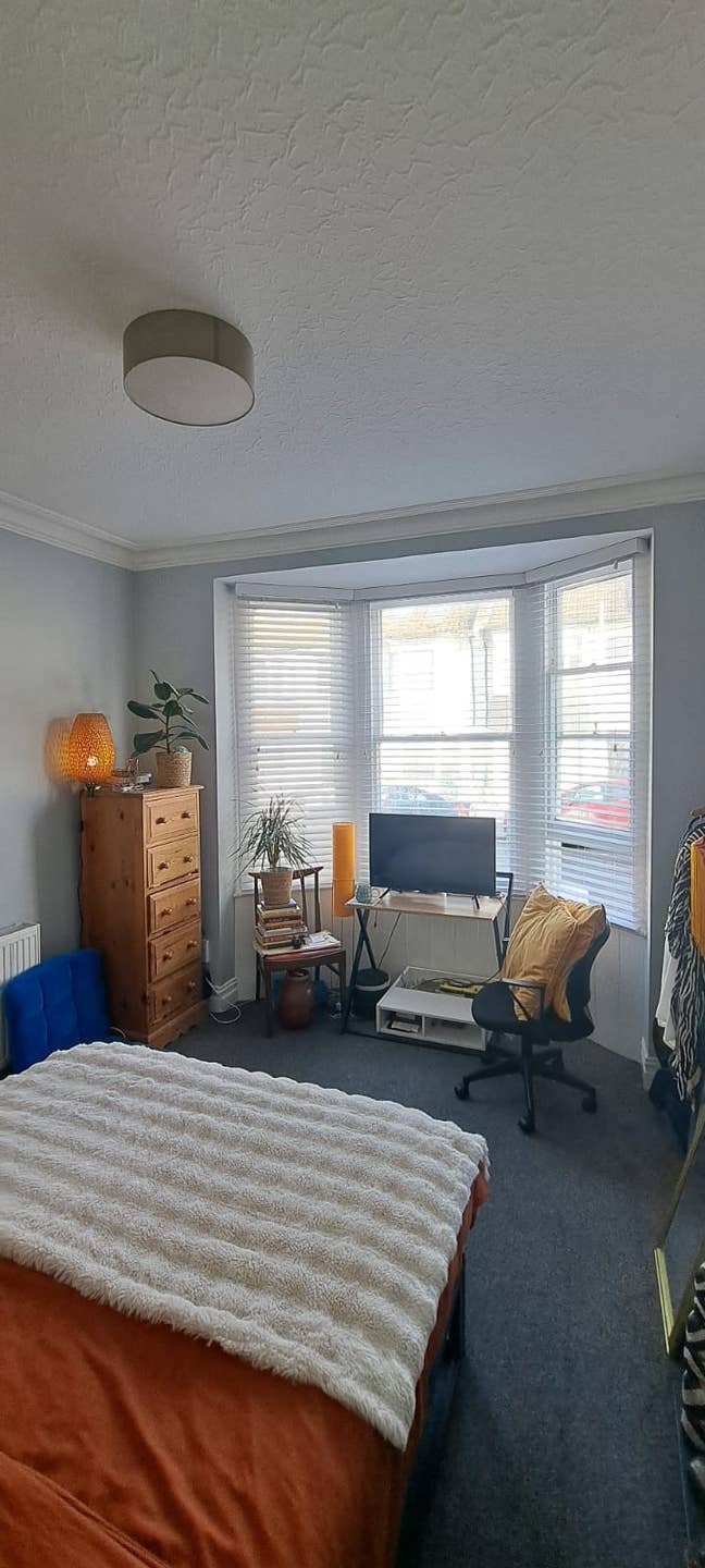 Beautiful double room in poets corner house share  Main Photo