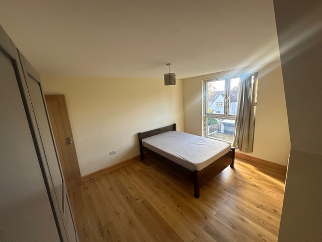 Double room for rent - No Kitchen Main Photo