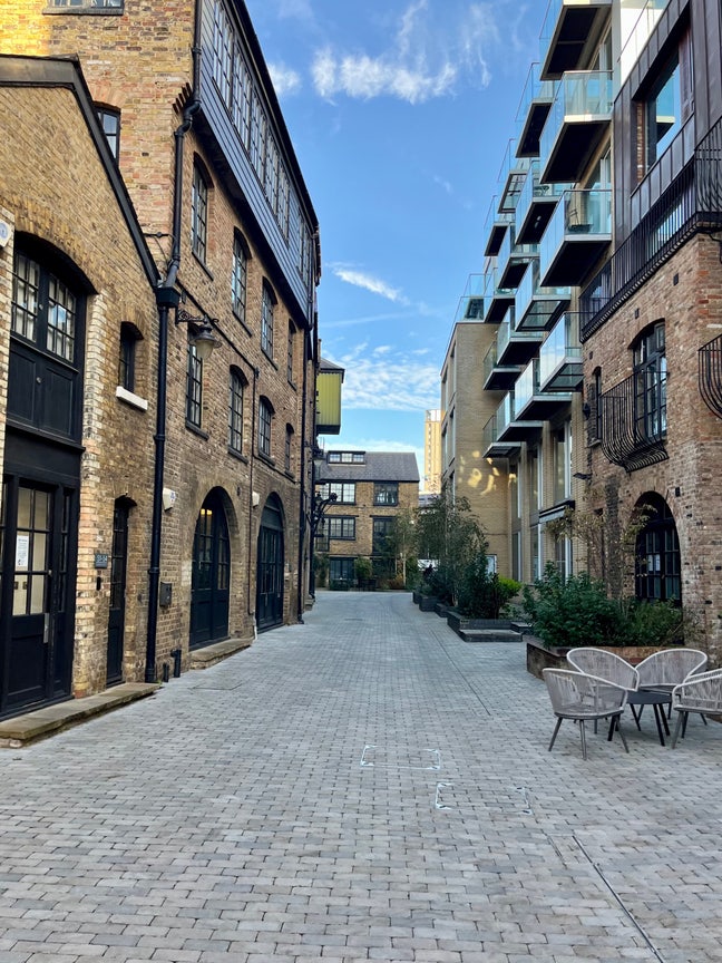 En-suite Bedroom (Long-term) in 2-Bed Flat Main Photo