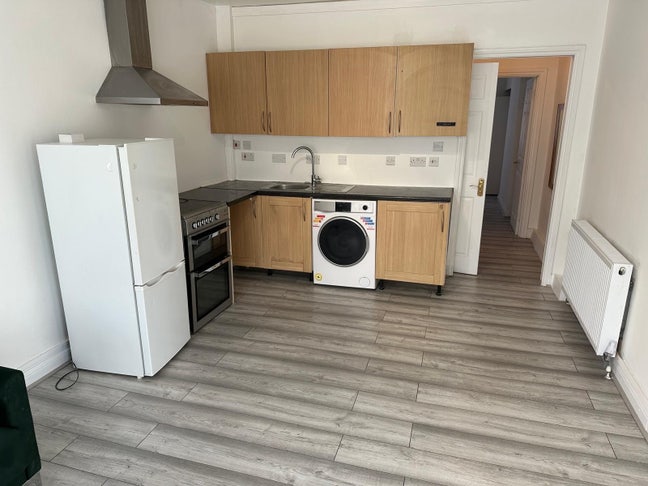 1-Bed Flat - Ideal for Two Girl Sharing or Couple Main Photo