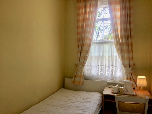 Small room, beautiful house, fantastic grounds Main Photo