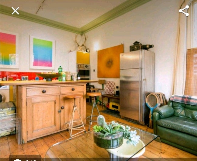 Room in unqiue victorian town house Main Photo