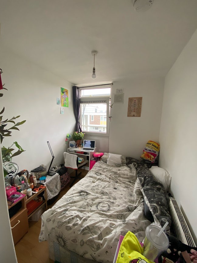 Cozy double room in shared flat Main Photo