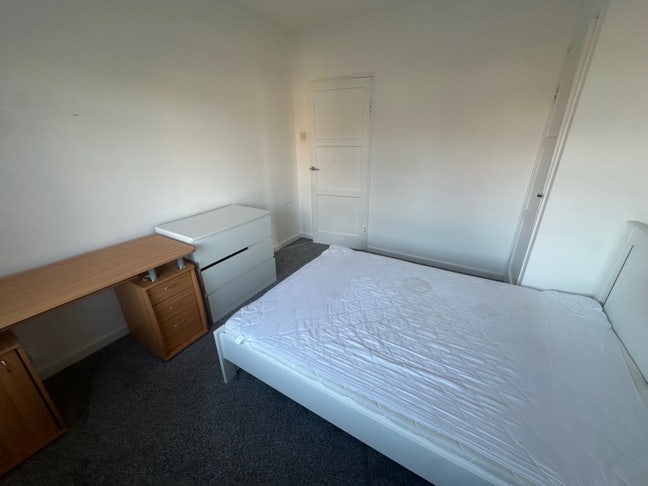 Spacious , double room , move in immediately!  Main Photo